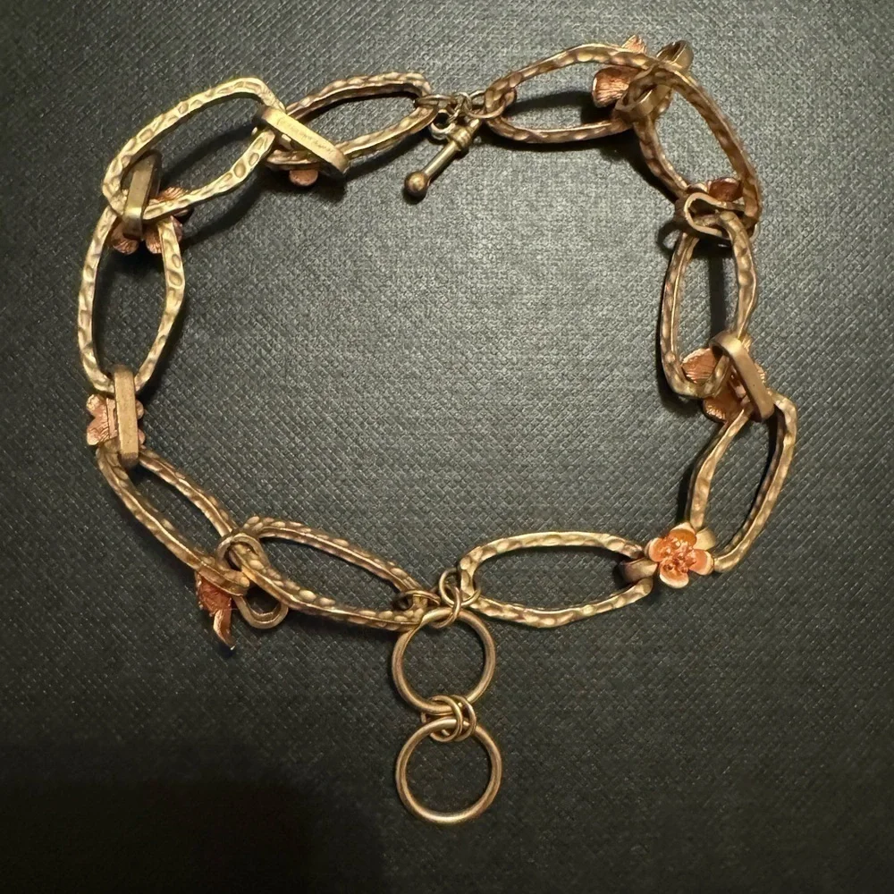 Gold tone and‎ pink rose choker costume necklace